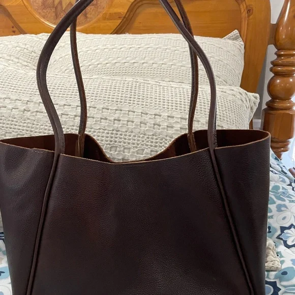 Portland Verona Large Tote - Picture 2 of 4